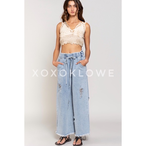 POL 90’s Distressed Drawstring Waist Denim Jeans - Picture 4 of 15